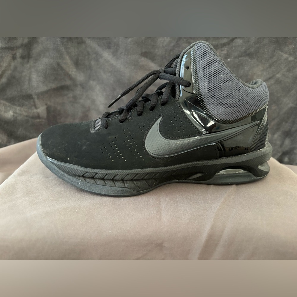 Nike Air Visi Pro basketball shoes